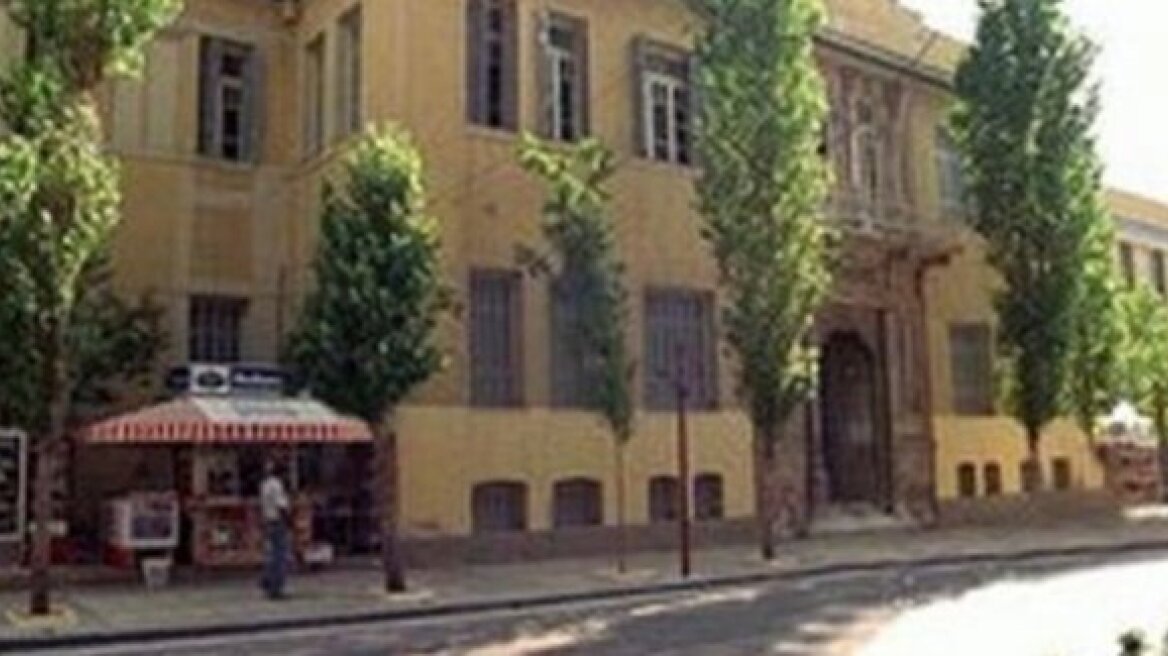 Κρήτη: Εισβολή αγροτών στο Δικαστικό Μέγαρο Ηρακλείου