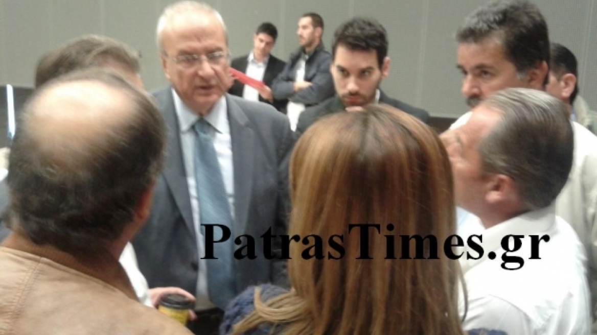 Πάτρα: Καταγγελία Γρηγοράκου ότι σχολικοί φύλακες τον «έφτυσαν» (Δείτε βίντεο)