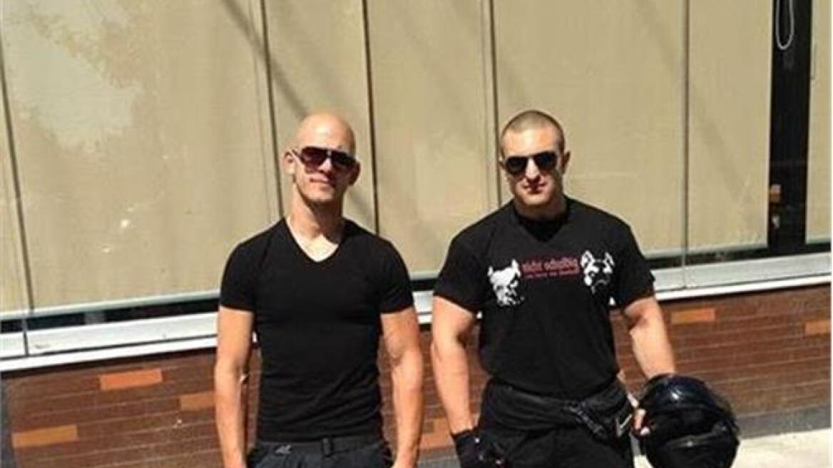 Μόνο συγγενείς και φίλοι είπαν το «τελευταίο αντίο» στον Μάνο Καπελώνη και στον Γιώργο Φουντούλη