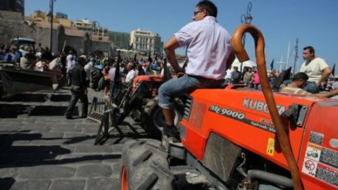 Ηράκλειο: Εκατοντάδες αγρότες στους δρόμους κατά της φορολόγησης της αγροτικής γης