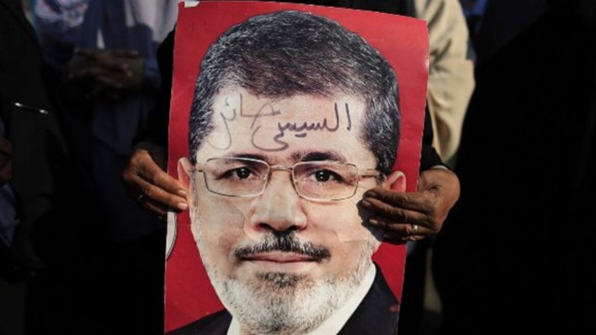 Με ελικόπτερο στο δικαστήριο ο Μοχάμεντ Μόρσι 