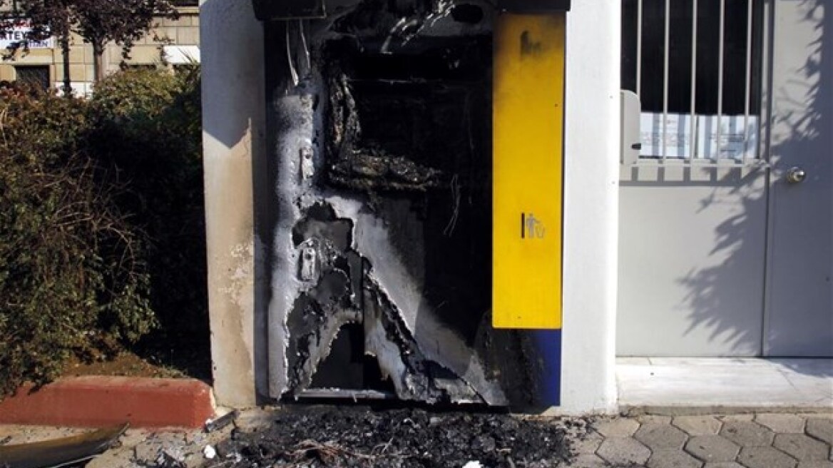 Αττική: Τέσσερις εμπρηστικές επιθέσεις σε ATM 