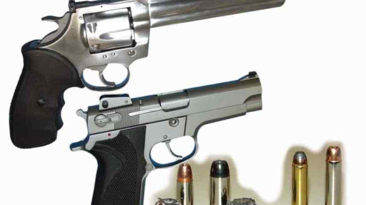 Συνταξιούχος έκρυβε παράνομο οπλοστάσιο 