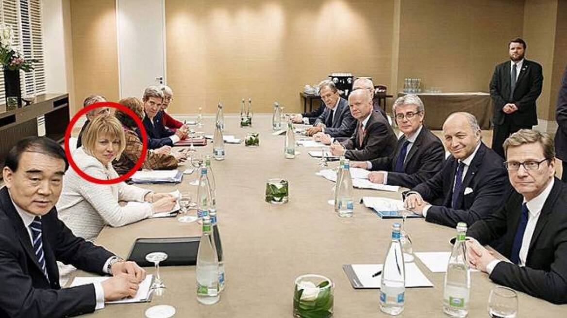 Ποια είναι η ξανθιά στο τραπέζι του διαλόγου για το ιρανικό πυρηνικό πρόγραμμα;