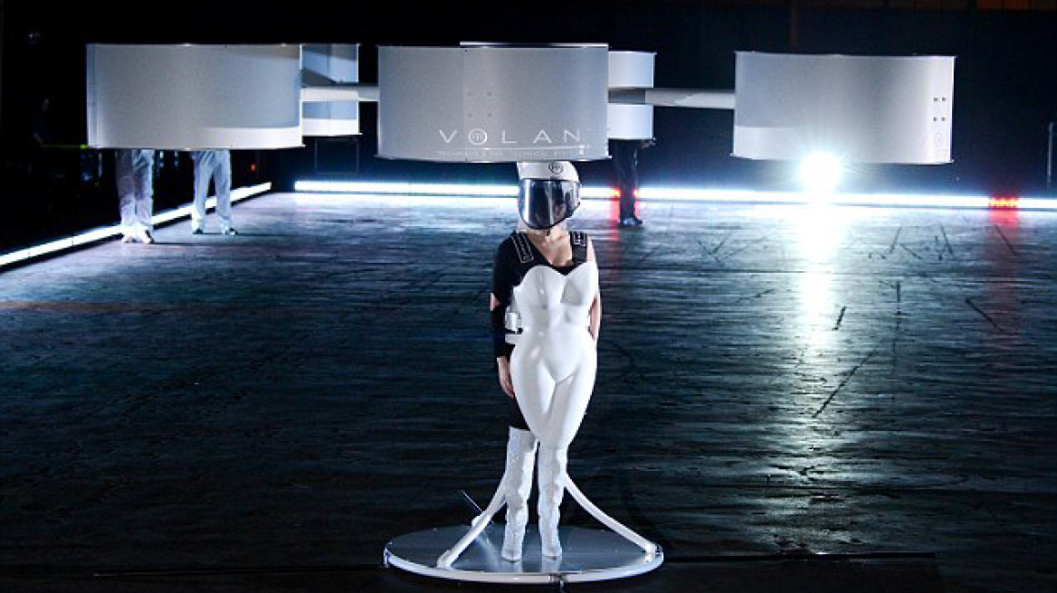 Η Lady Gaga και τα κοστούμια: Αυτή τη φορά το τερμάτισε...