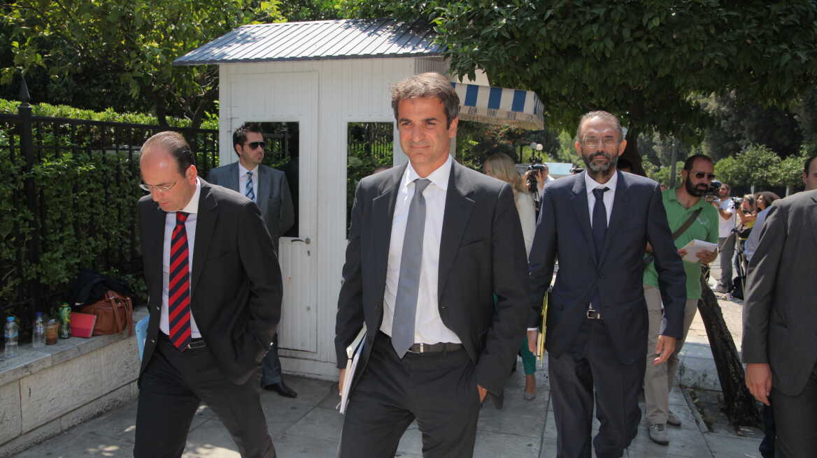 The meeting between Mitsotakis and Troika has been postponed