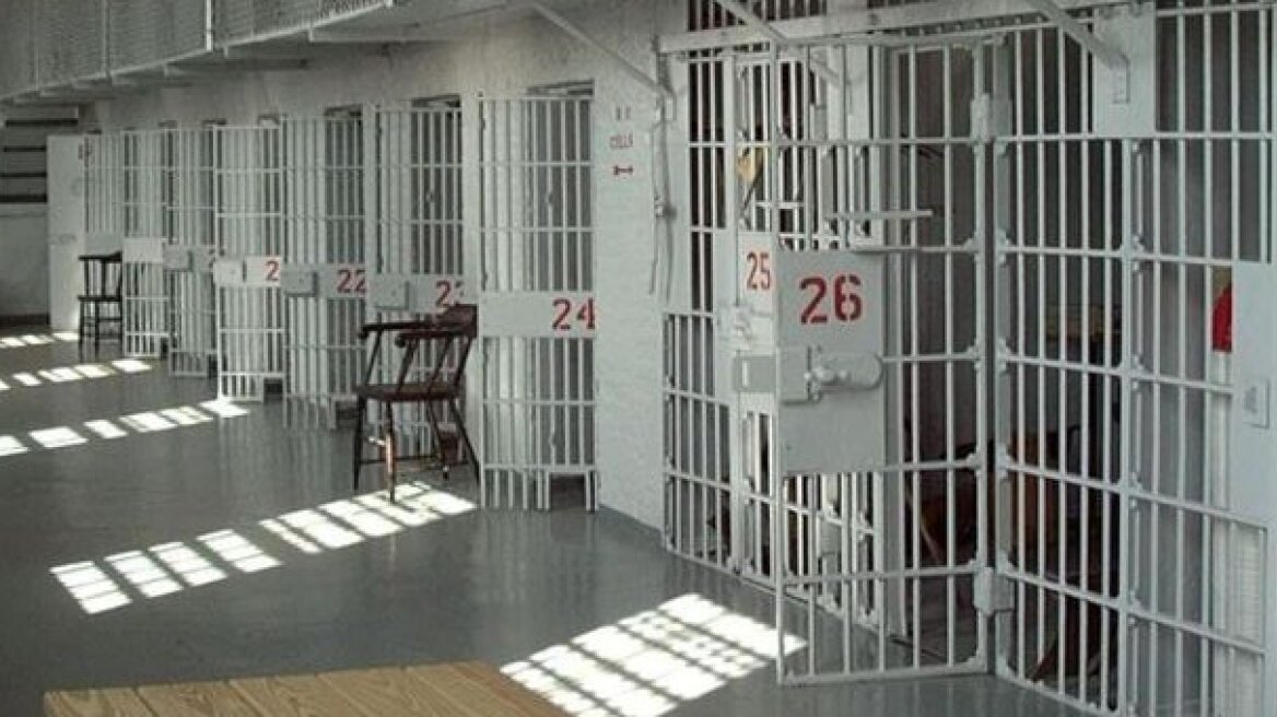 Κατάπιε χασίς για να το... περάσει στις φυλακές!