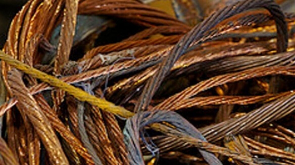 Βοιωτία: Ξήλωσαν τα καλώδια αλλά δεν πρόλαβαν να τα πάρουν