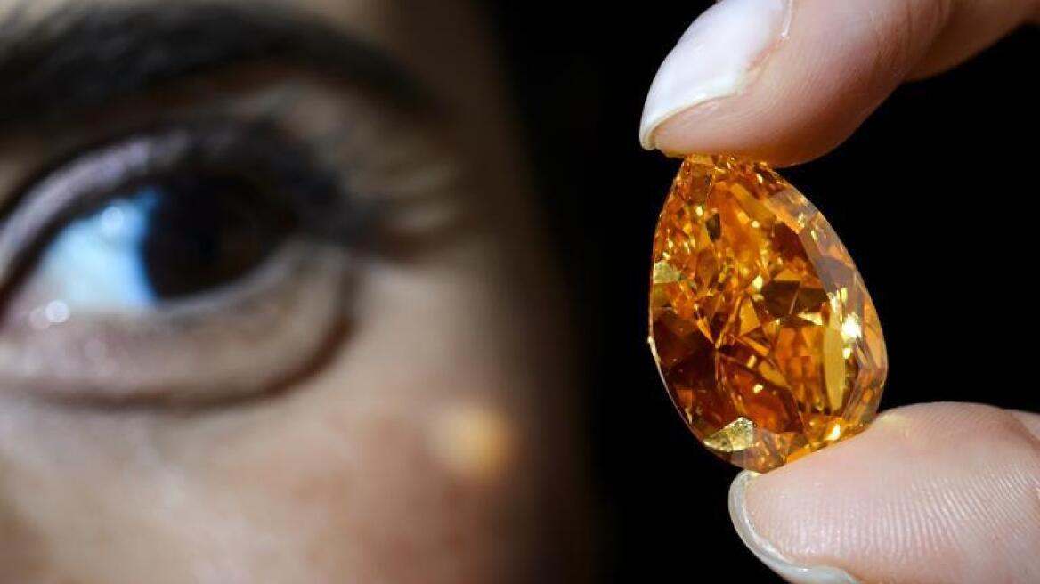 Σπάνιο πορτοκαλί διαμάντι πωλήθηκε για 35,5 εκατ. δολάρια!