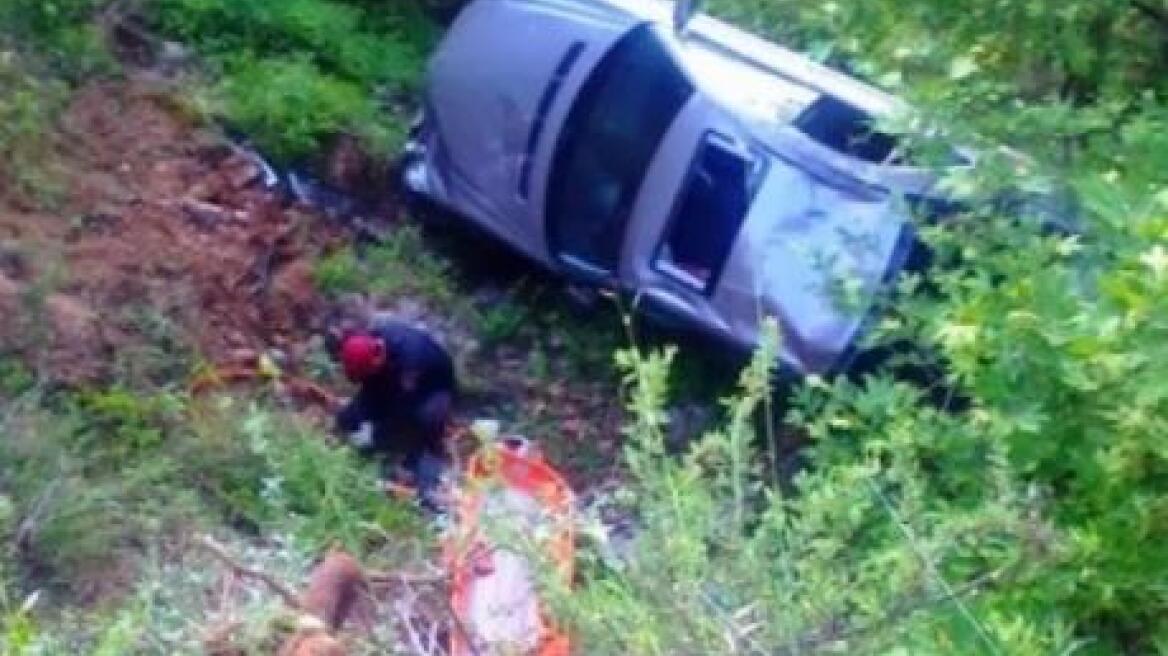 Πάτρα: Αυτοκίνητο έπεσε σε γκρεμό 50 μέτρων 