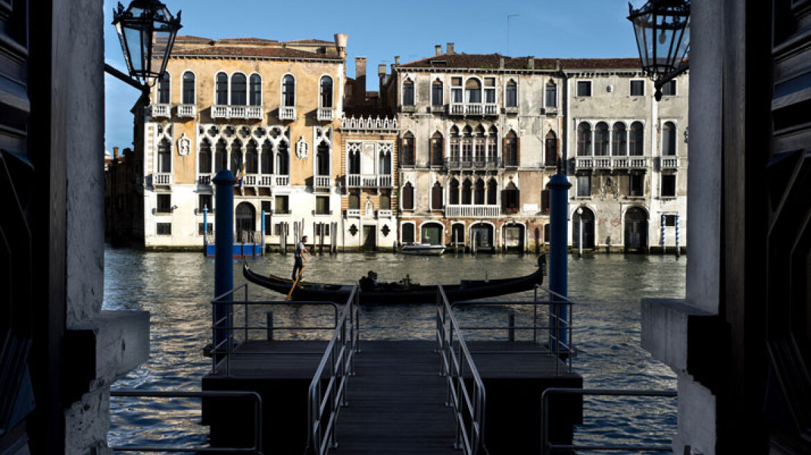 Βενετία: Δείτε φωτογραφίες από το πρώτο 7 αστέρων ξενοδοχείο της