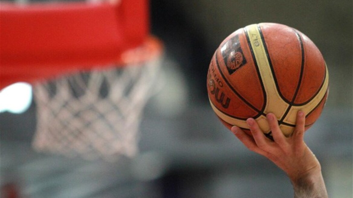 Κάλαντα στο... παρκέ για τους «αιωνίους»