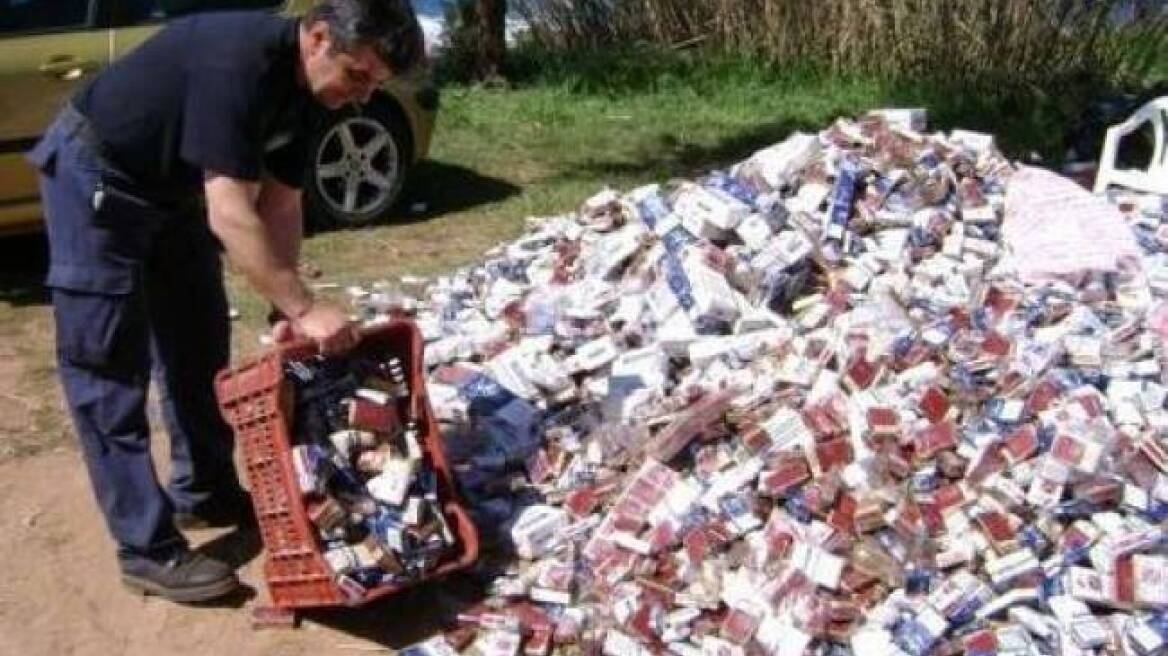 Πωλούσε λαθραία τσιγάρα και καπνό στη λαϊκή