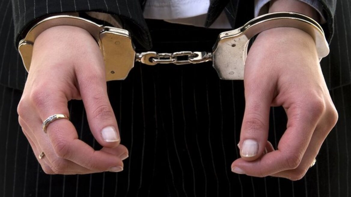 Τελικά συνελήφθη η  απατεώνισσα με τα κινητά