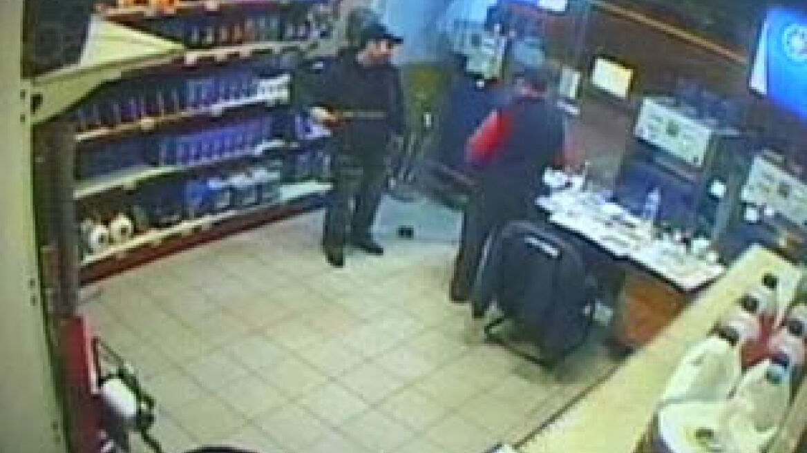 Θεσσαλονίκη: Δείτε βίντεο από ληστεία σε βενζινάδικο