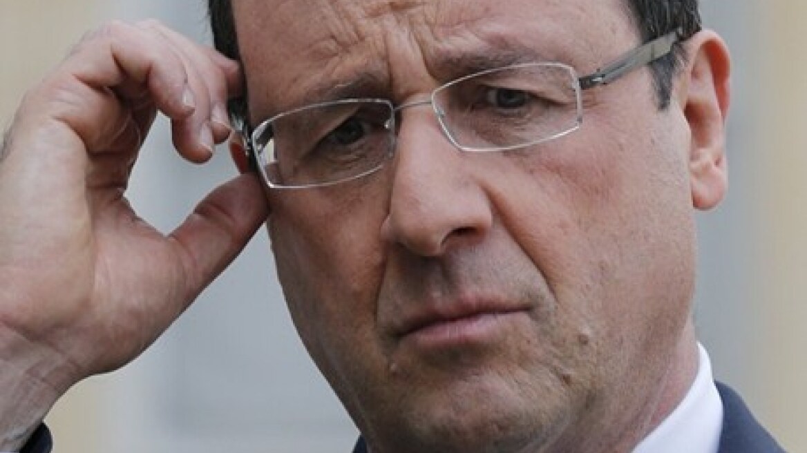 Σε ιστορικό χαμηλό η δημοτικότητα του Ολάντ 