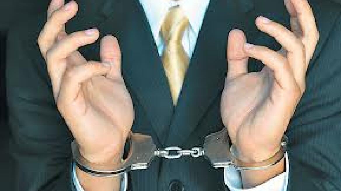 Κίνητρα σε όσους «καρφώνουν» φορολογικά αδικήματα δίνει η κυβέρνηση