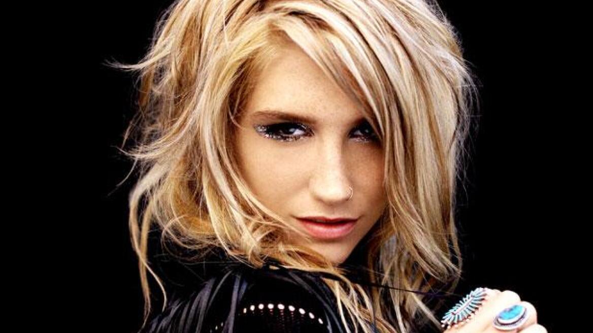 H Ke$ha χρησιμοποιεί με μοναδικό τρόπο τα χανζαπλάστ