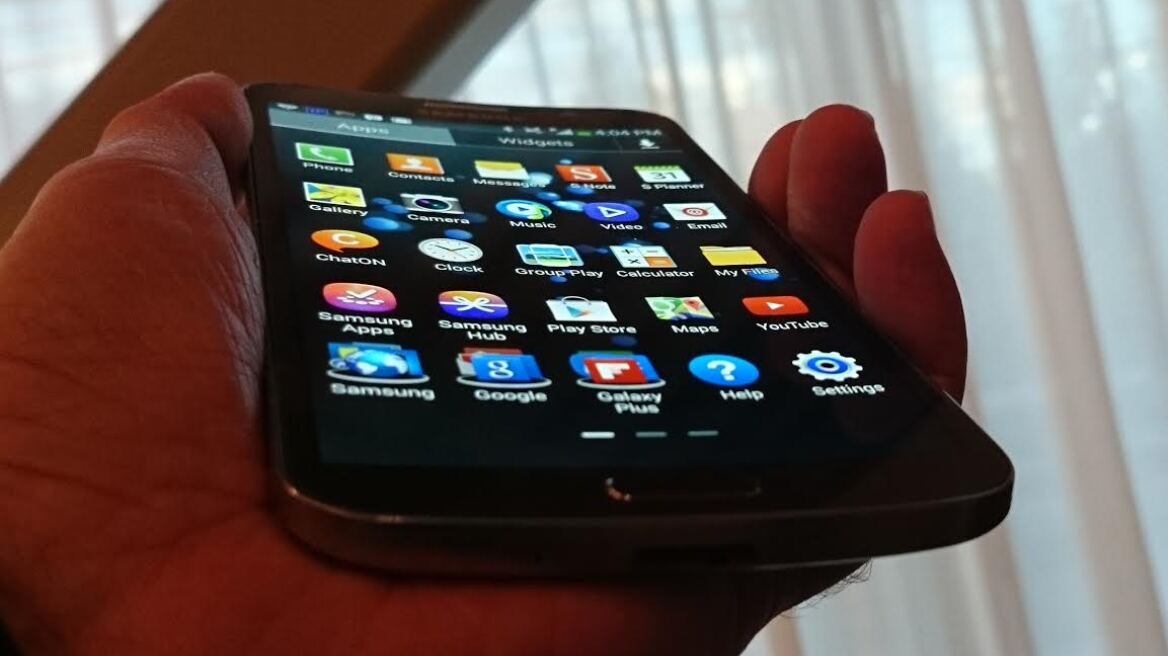 Πρώτη επαφή με το κυρτό smartphone της Samsung