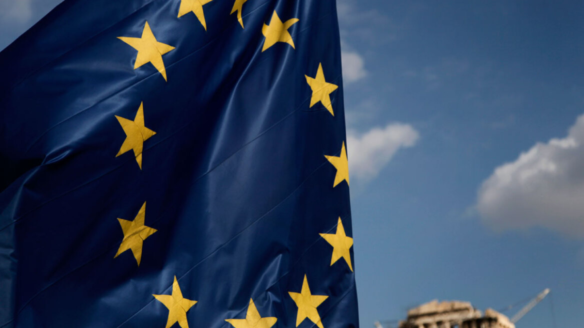 ΟΟΣΑ: Πρόβλεψη για ύφεση στην Ελλάδα και το 2014 