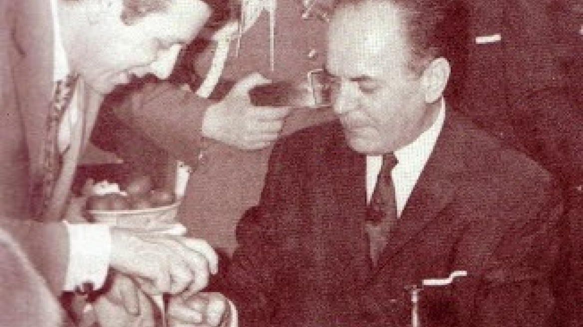 Η απάντηση του Κώστα Βουτσά για την φωτογραφία με τον δικτάτορα Παπαδόπουλο