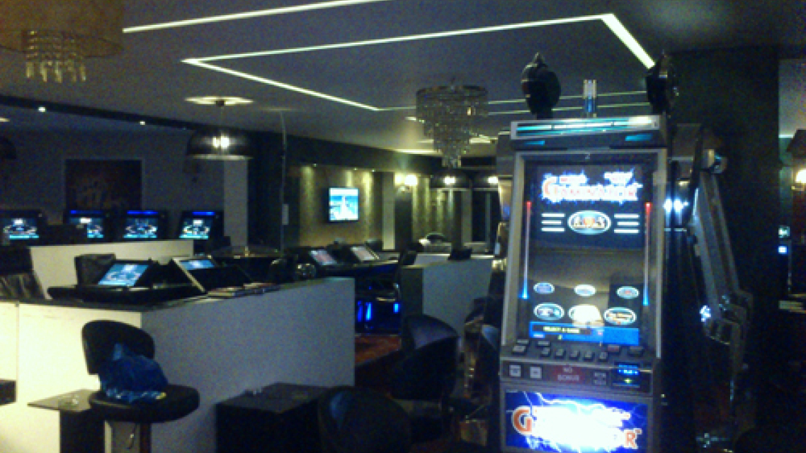 Συλλήψεις για «φρουτάκια» στον Άλιμο