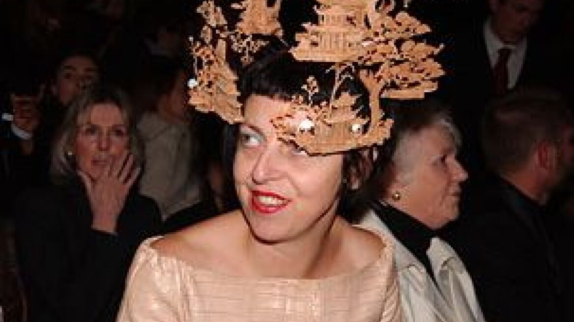 Μια έκθεση για την ιέρεια της μόδας Isabella Blow
