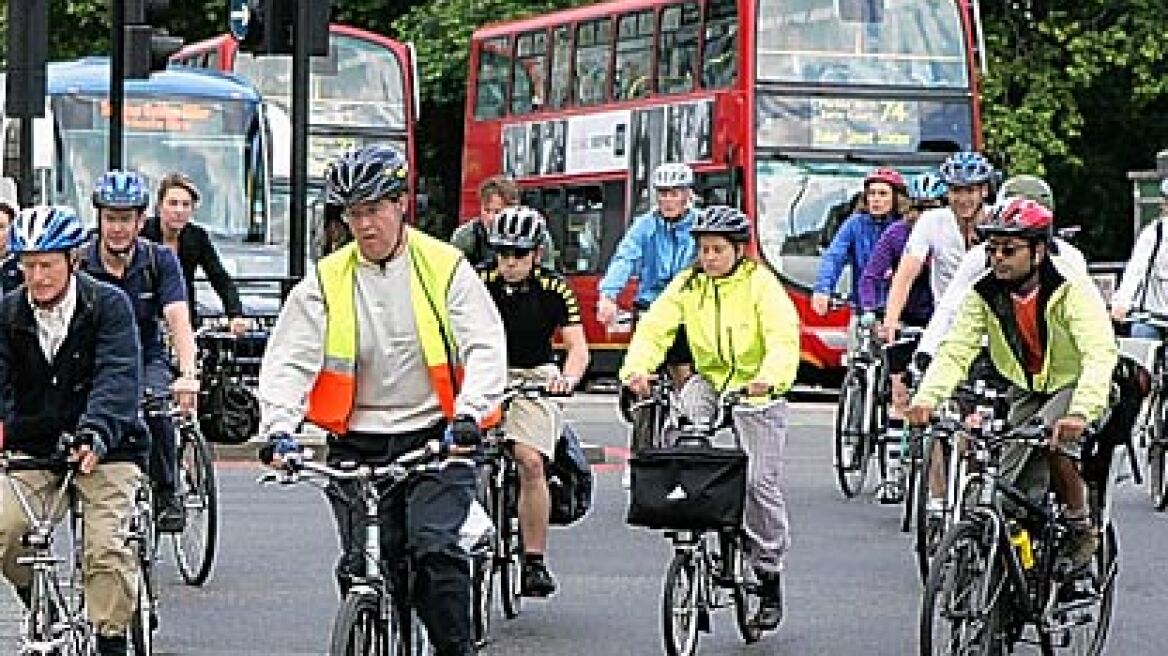 «Εχθρικό περιβάλλον» το Λονδίνο για τους ποδηλάτες