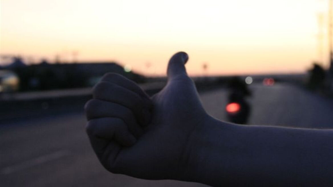 Αρκαδία: Το ωτοστόπ του τρόμου - Τον άφησαν γυμνό στη μέση του δρόμου!