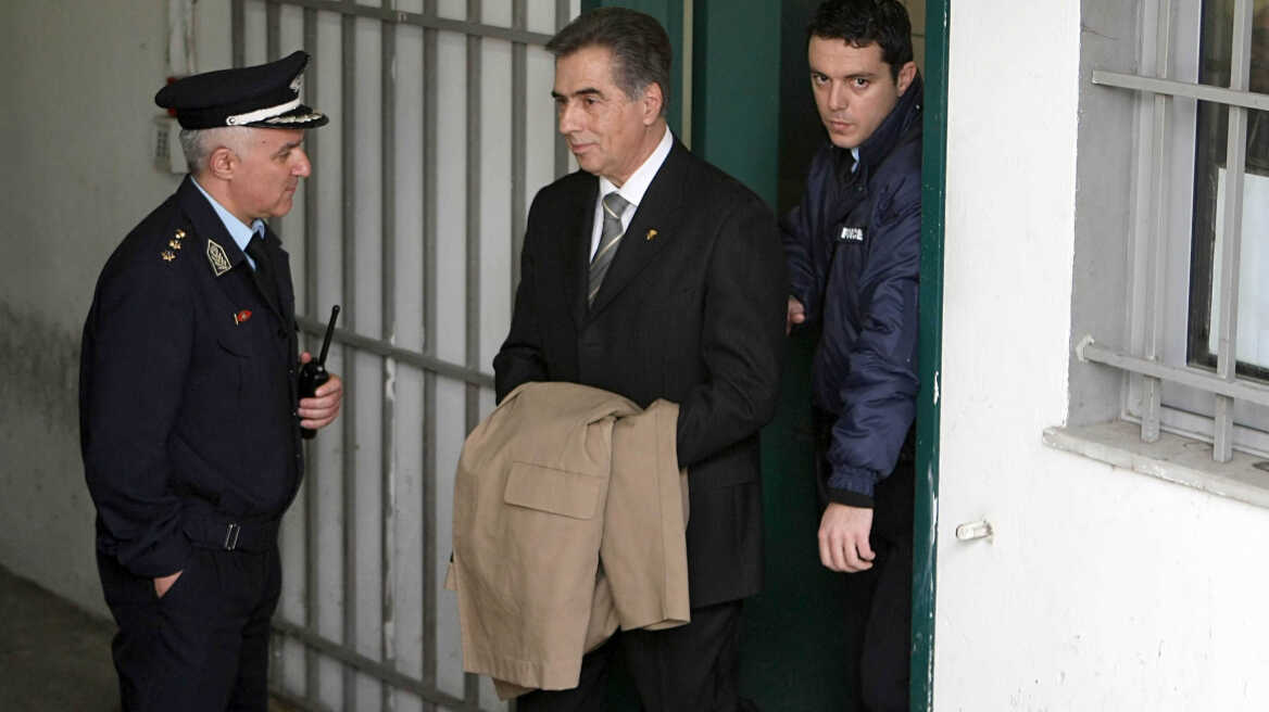 Παπαγεωργόπουλος: «Υπεξαιρούσαν πριν να εκλεγώ» 