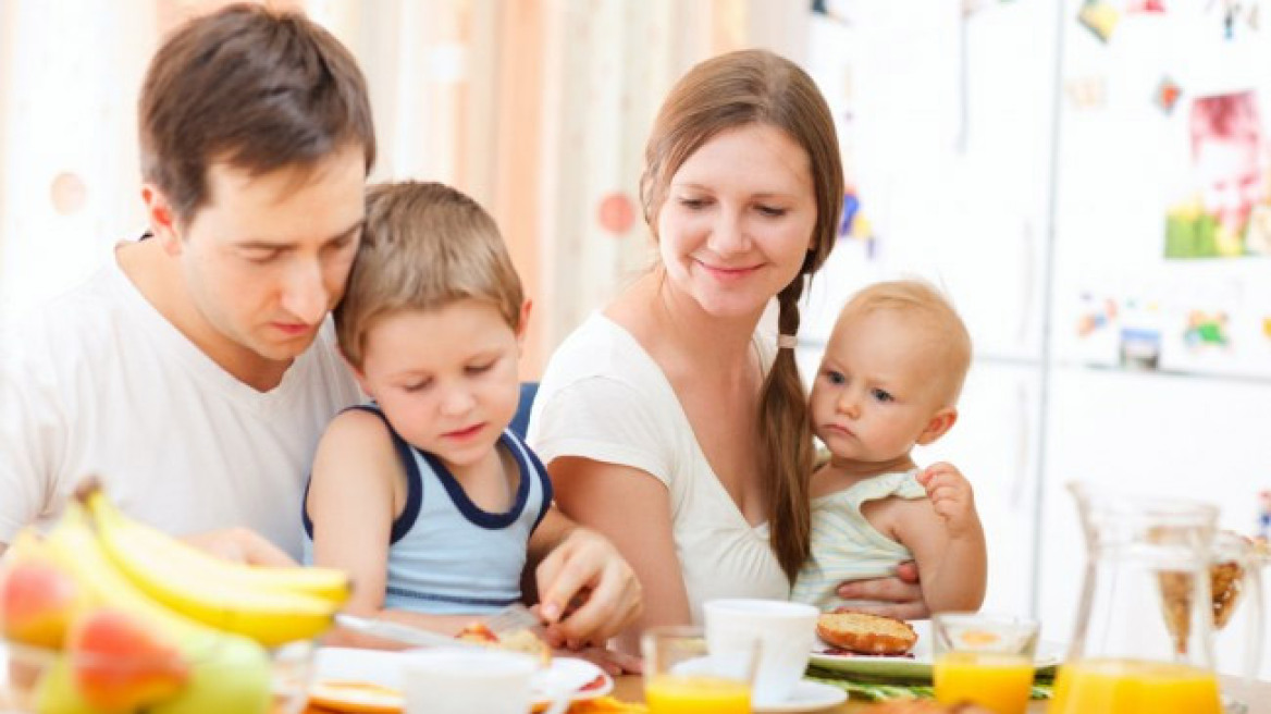 Οι σημερινές οικογένειες περνούν μόλις 36 λεπτά ποιοτικού χρόνου ανά ημέρα