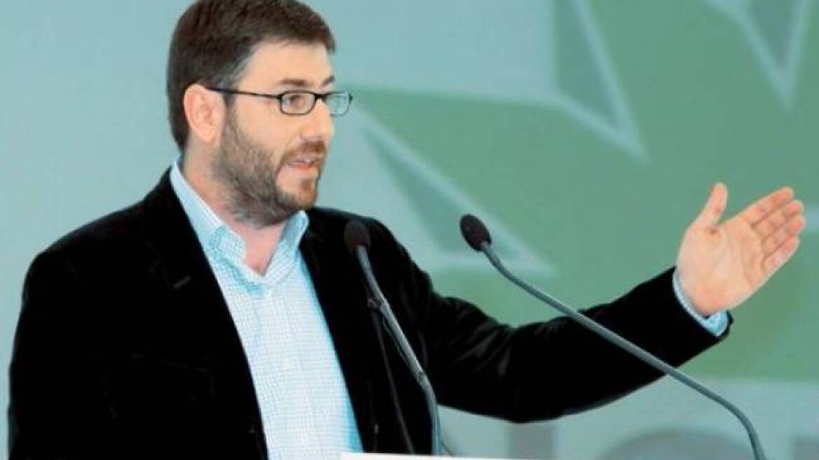 Όχι «φλυαρίες» αλλά «σχέδιο» ζητά από τον Άδωνι ο γραμματέας του ΠΑΣΟΚ