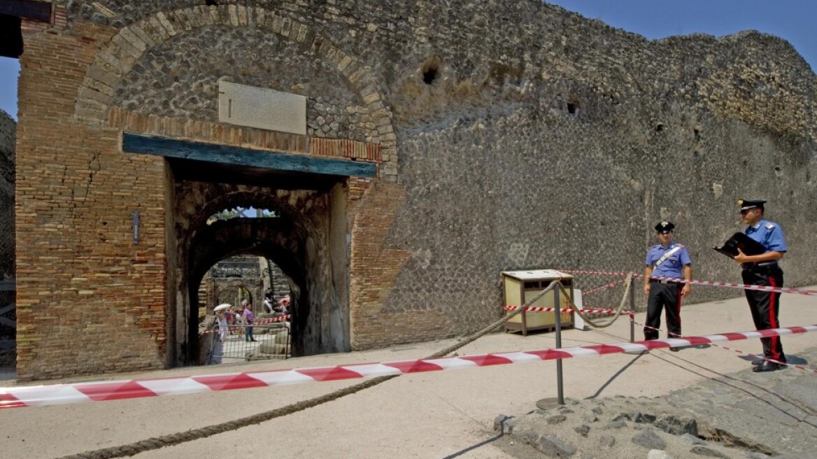 Κατέρρευσε τοίχος κτίσματος στην Πομπηία