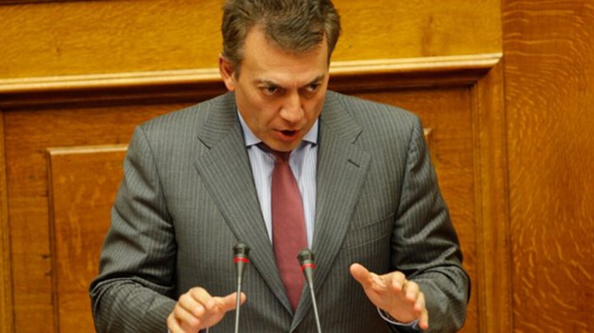 Βρούτσης: «Λουκέτο» σε 50 επιχειρήσεις λόγω «μαύρης» εργασίας