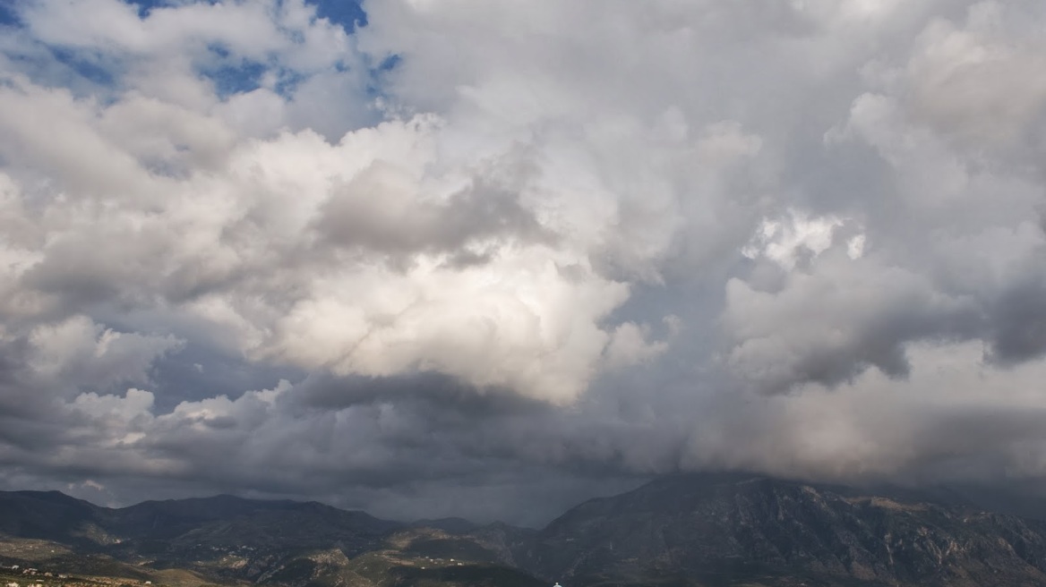 Τοπικές βροχές και πτώση της θερμοκρασίας το Σαββατοκύριακο