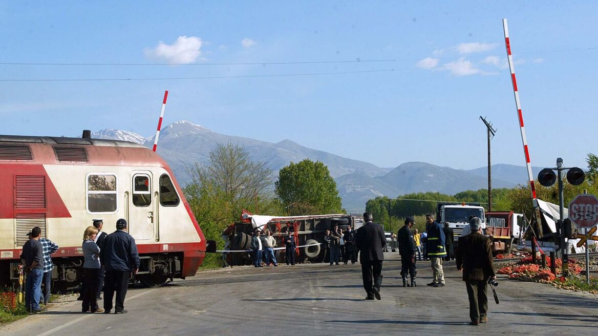 Πέλλα: Ένας νεκρός σε σύγκρουση επιβατικής αμαξοστοιχίας με φορτηγό