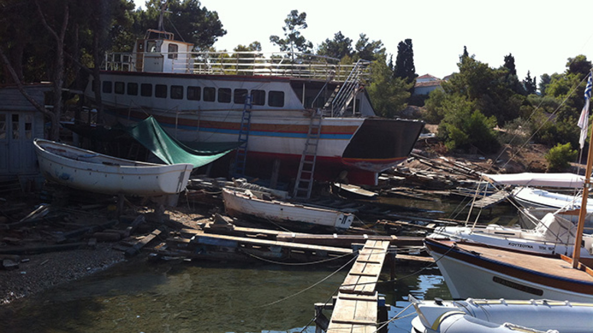 Κλείνουν τα ιστορικά καρνάγια των Σπετσών 