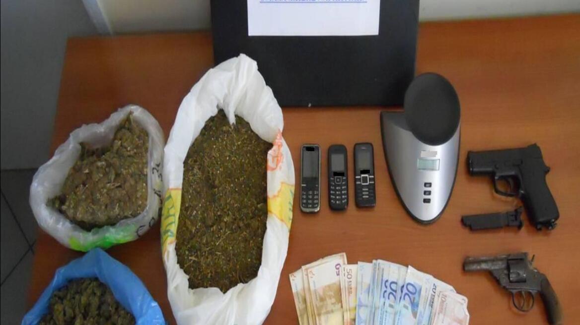 Χαλκίδα: Όπλα και ναρκωτικά σε καφέ μπαρ