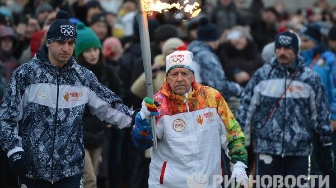 Ρωσία: Λαμπαδηδρόμος ετών... 101 στο δρόμο προς το Σότσι