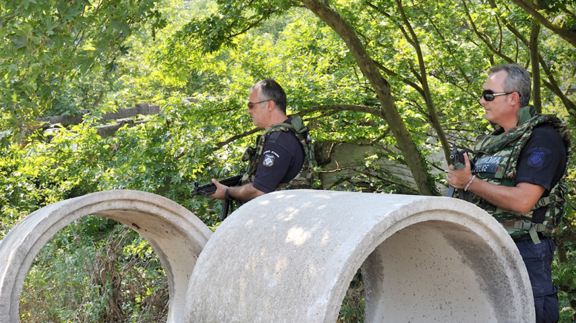 Nεκρός αστυνομικός σε ανταλλαγή πυροβολισμών με κακοποιούς στα ελληνοαλβανικά σύνορα