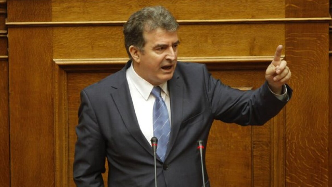 Χρυσοχοΐδης προς Χρυσή Αυγή: «Είστε άμυαλοι, δειλοί και μαχαιροβγάλτες»