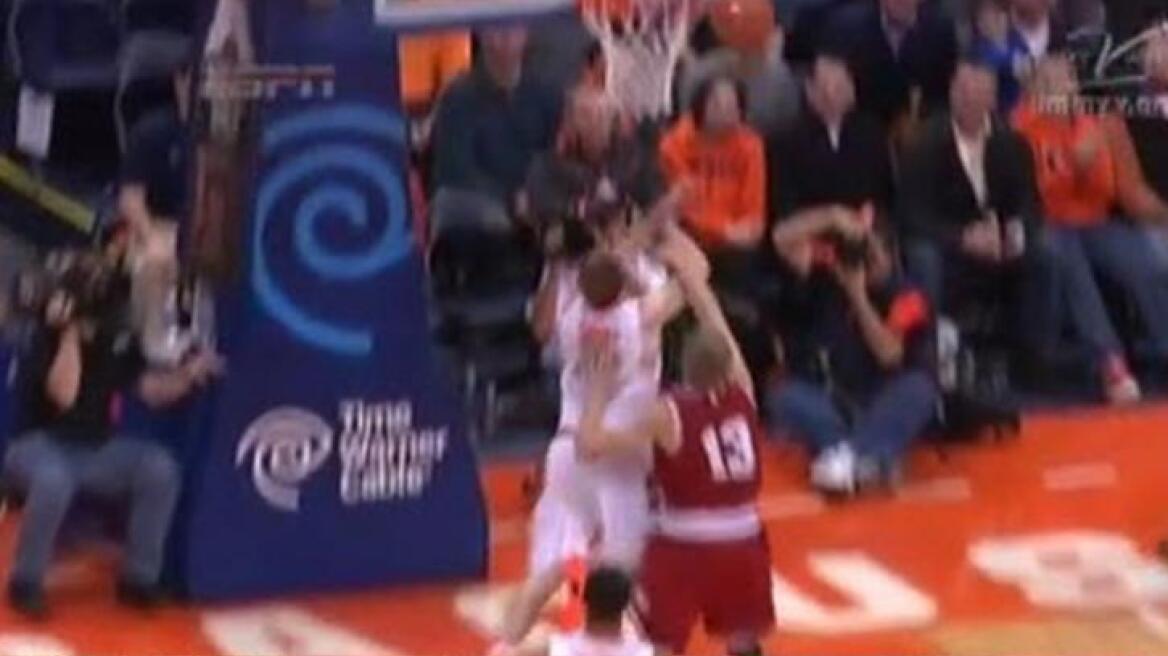 «Δολοφονικό» φάουλ σε αγώνα μπάσκετ 