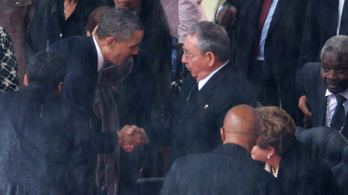 Ομπάμα - Ραούλ Κάστρο: Έδωσαν τα χέρια 52 χρόνια μετά την κρίση