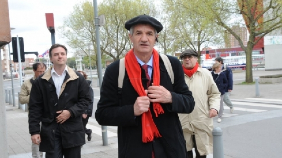 Γαλλία: Βουλευτής γυρίζει όλη την χώρα για να ακούσει τους πολίτες
