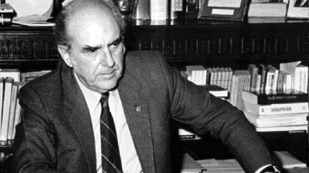 Ένας ιστορικός αναλύει το «φαινόμενο» Ανδρέας Παπανδρέου  
