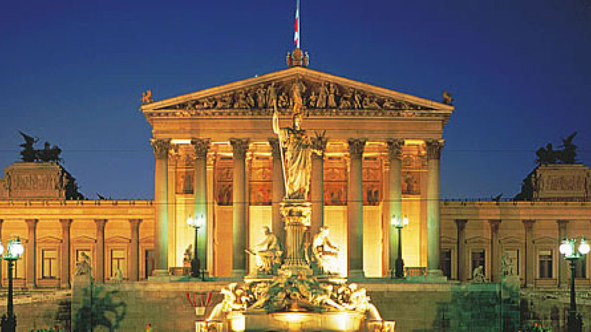 Αυστρία: Ανανεώθηκε ο «μεγάλος κυβερνητικός συνασπισμός»