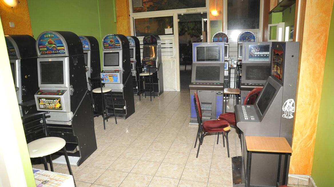 Τέσσερις συλλήψεις για παράνομο τζόγο στον Κολωνό