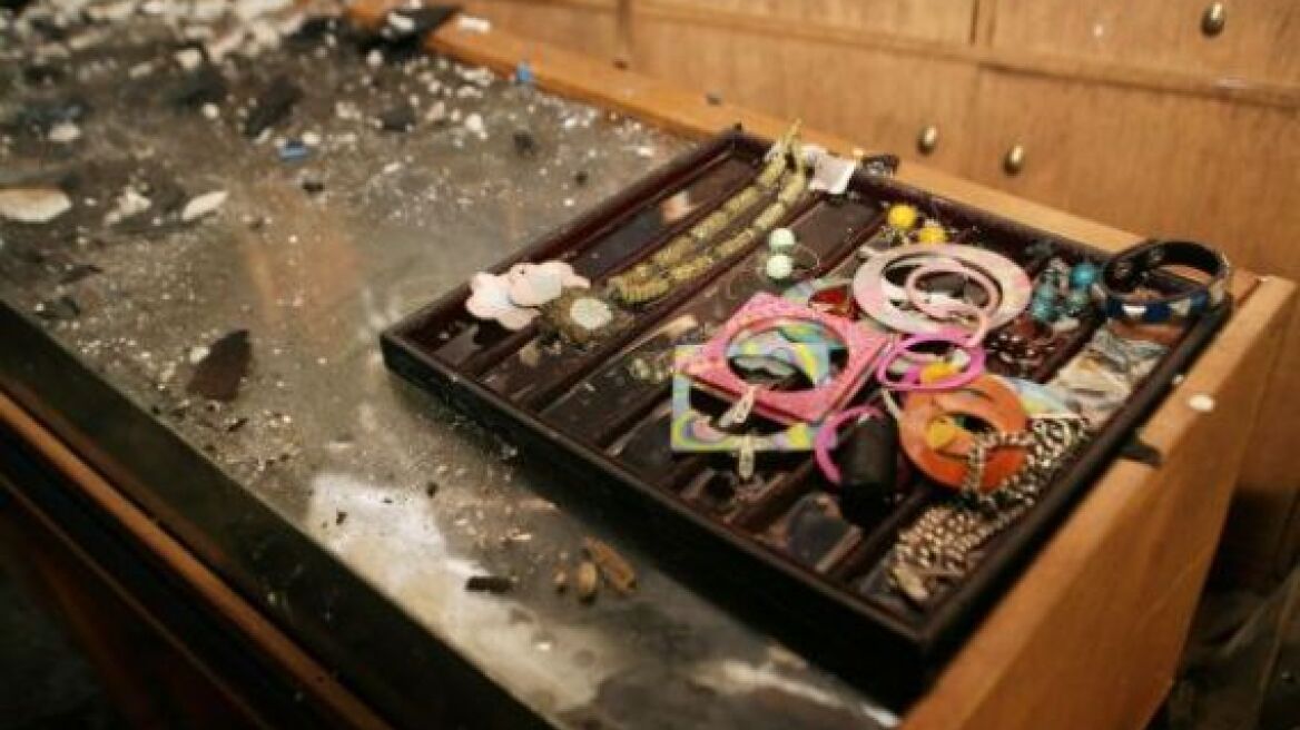 Κόρινθος: Λεία άνω των 40.000 ευρώ σε ληστεία κοσμηματοπωλείου 