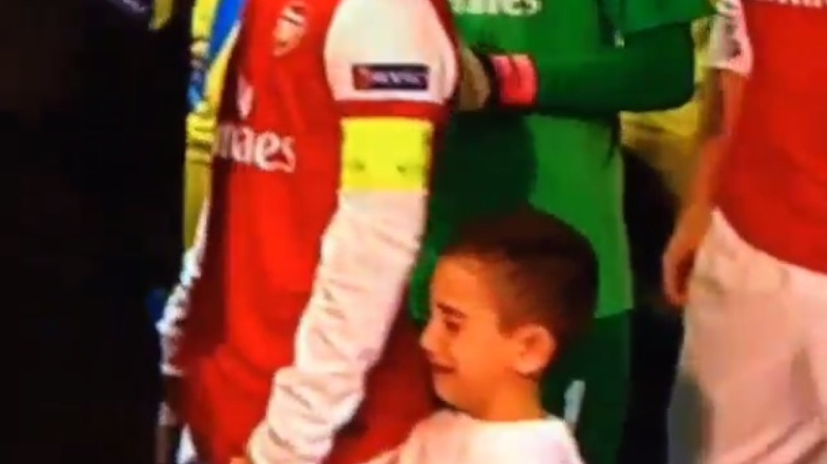 Βίντεο: Πλάνταξε στο κλάμα ο μικρός