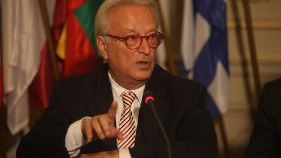 Σβόμποντα: Το θέμα του ασύλου ενισχύει τη στροφή προς τη Χ.Α